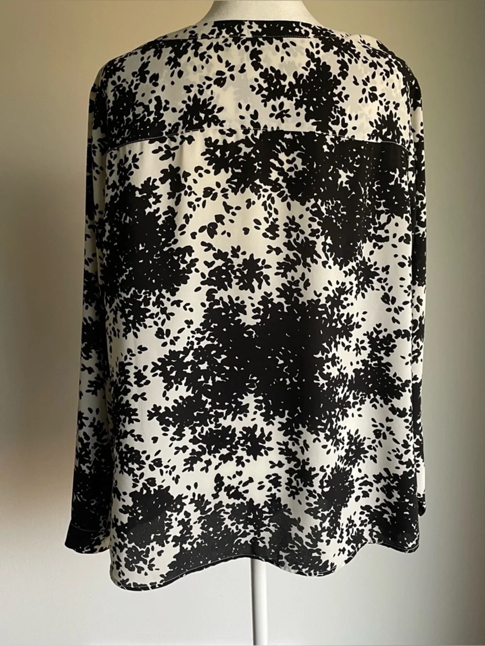 Talbots Black & White Tie-Hem Button Front Blouse NWOT, XP /XLP - Picture 3 of 9